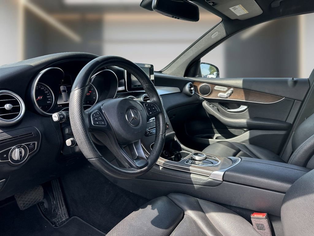 Used 2019 Mercedes-Benz GLC 300 4MATIC image 10