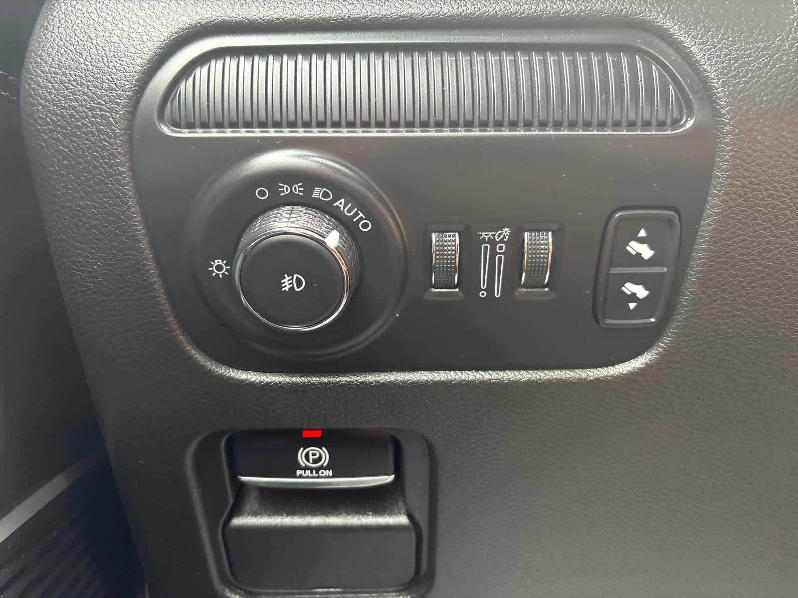 Used 2024 Jeep Wagoneer Series II w/ Flexible Seating Group image 15