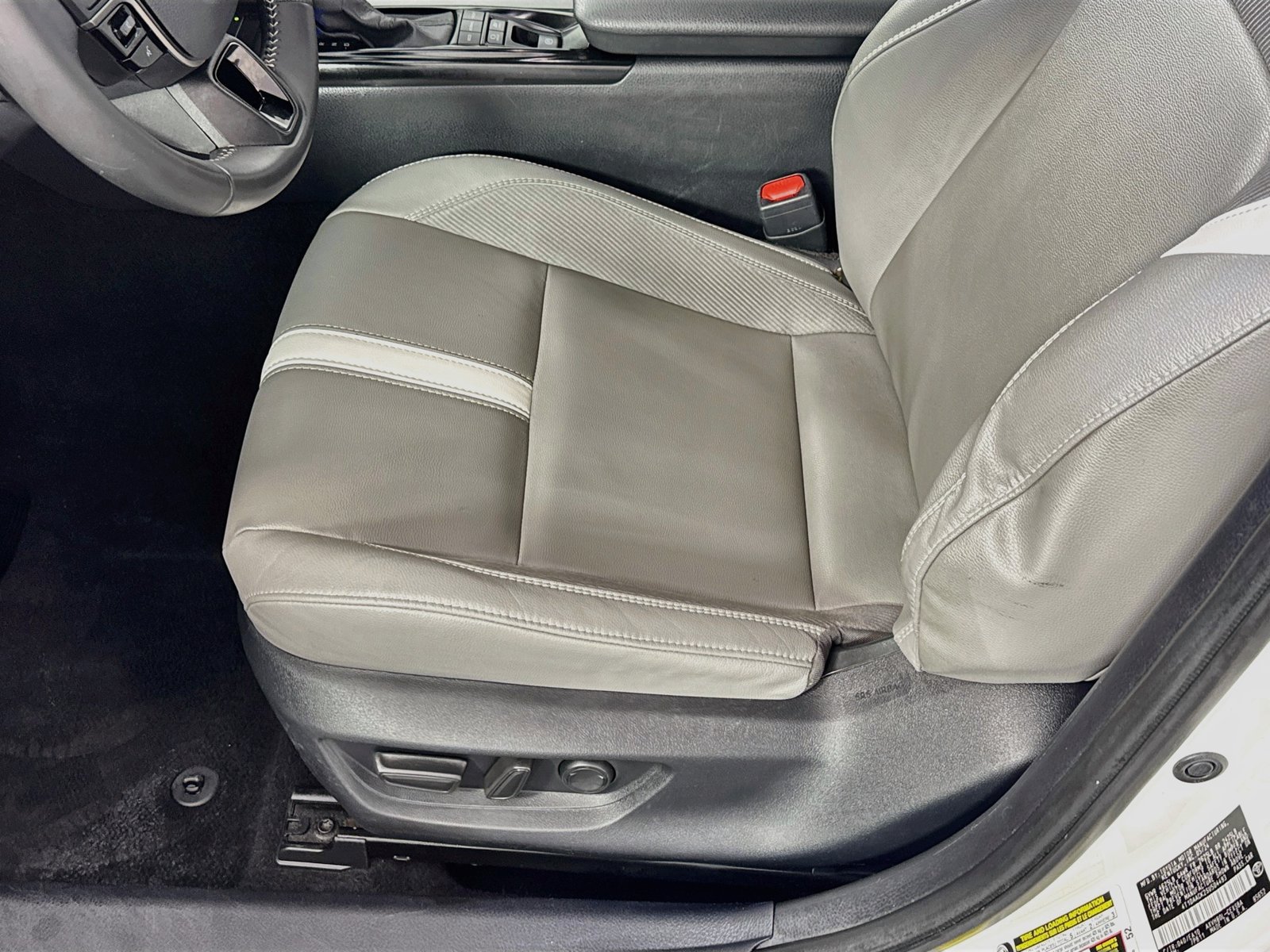 Used 2025 Toyota Camry SE FWD image 15