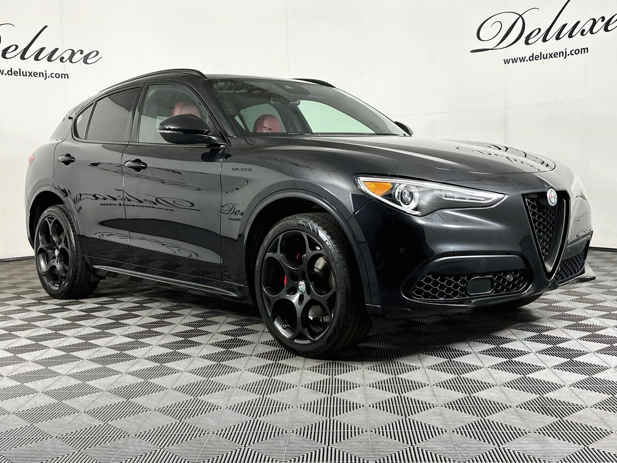 Used 2023 Alfa Romeo Stelvio Veloce AWD/4WD image 1