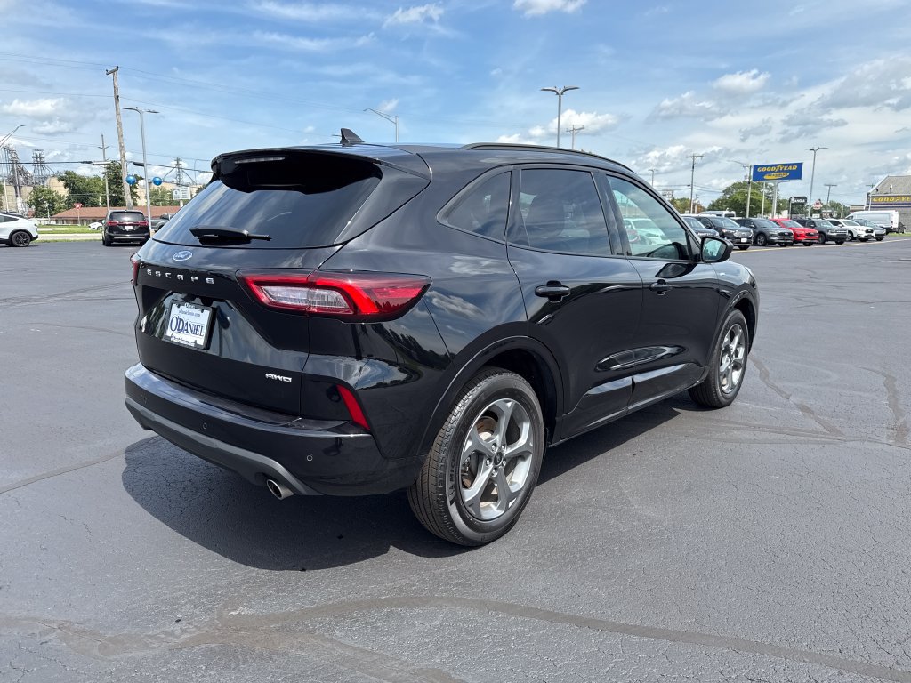 Used 2023 Ford Escape ST-Line w/ Tech Pack #1 AWD/4WD image 7