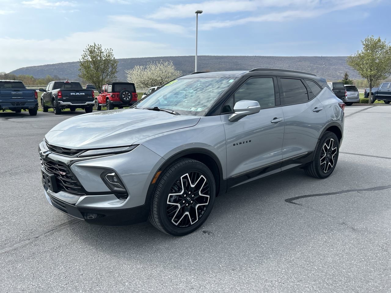 Used 2023 Chevrolet Blazer RS w/ Driver Confidence II Package AWD/4WD image 3