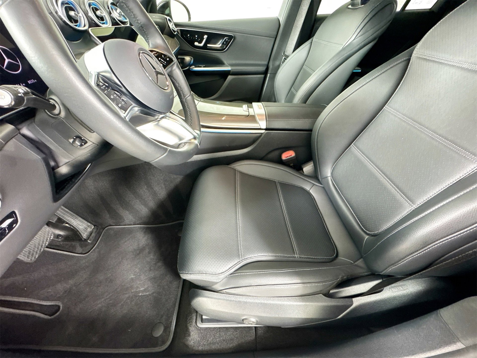 Certified 2025 Mercedes-Benz GLC 300 image 23