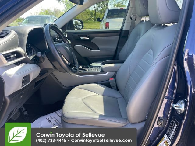 Used 2021 Toyota Highlander XLE AWD/4WD image 17