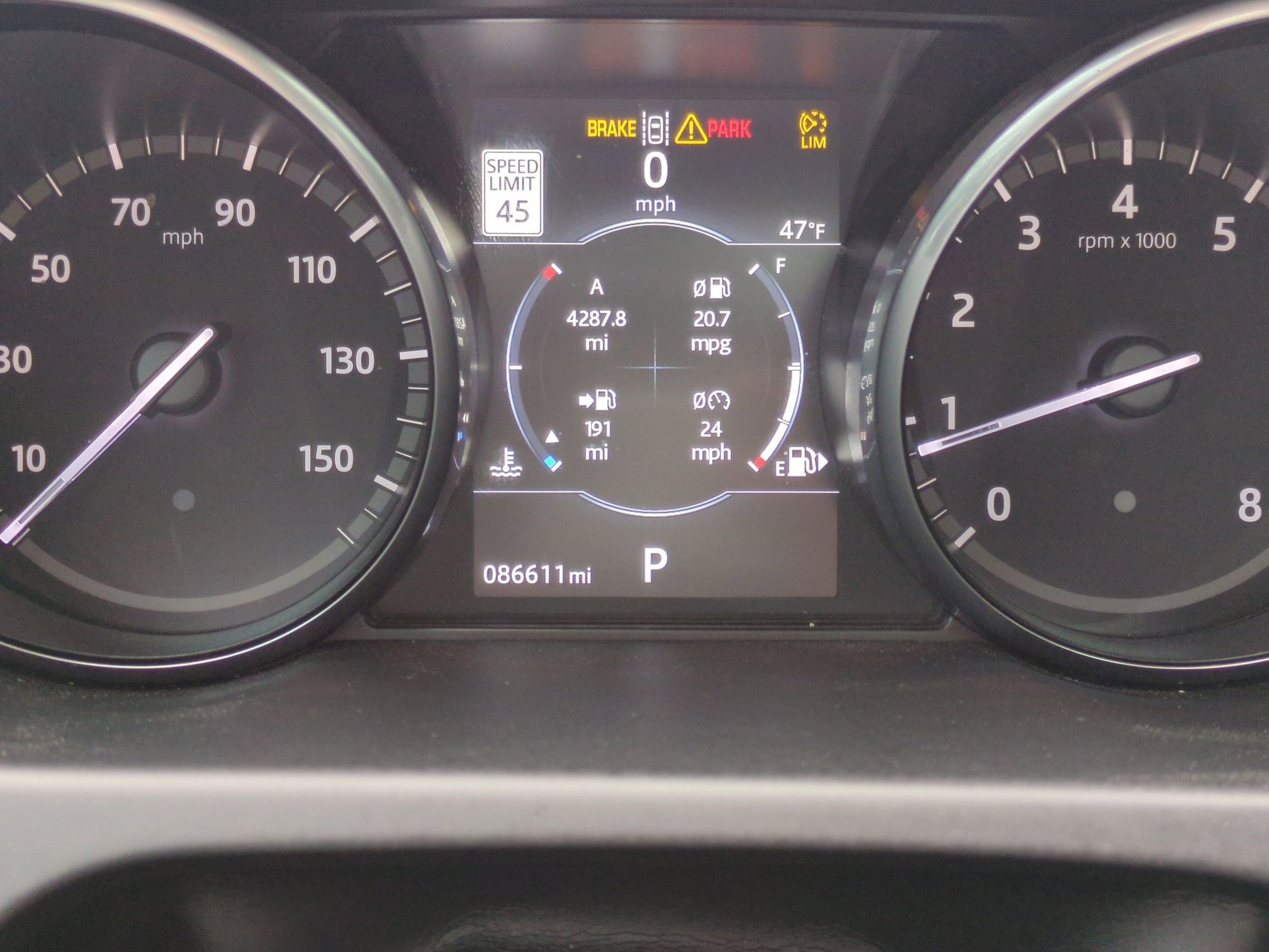 Used 2017 Land Rover Discovery Sport HSE Luxury image 24