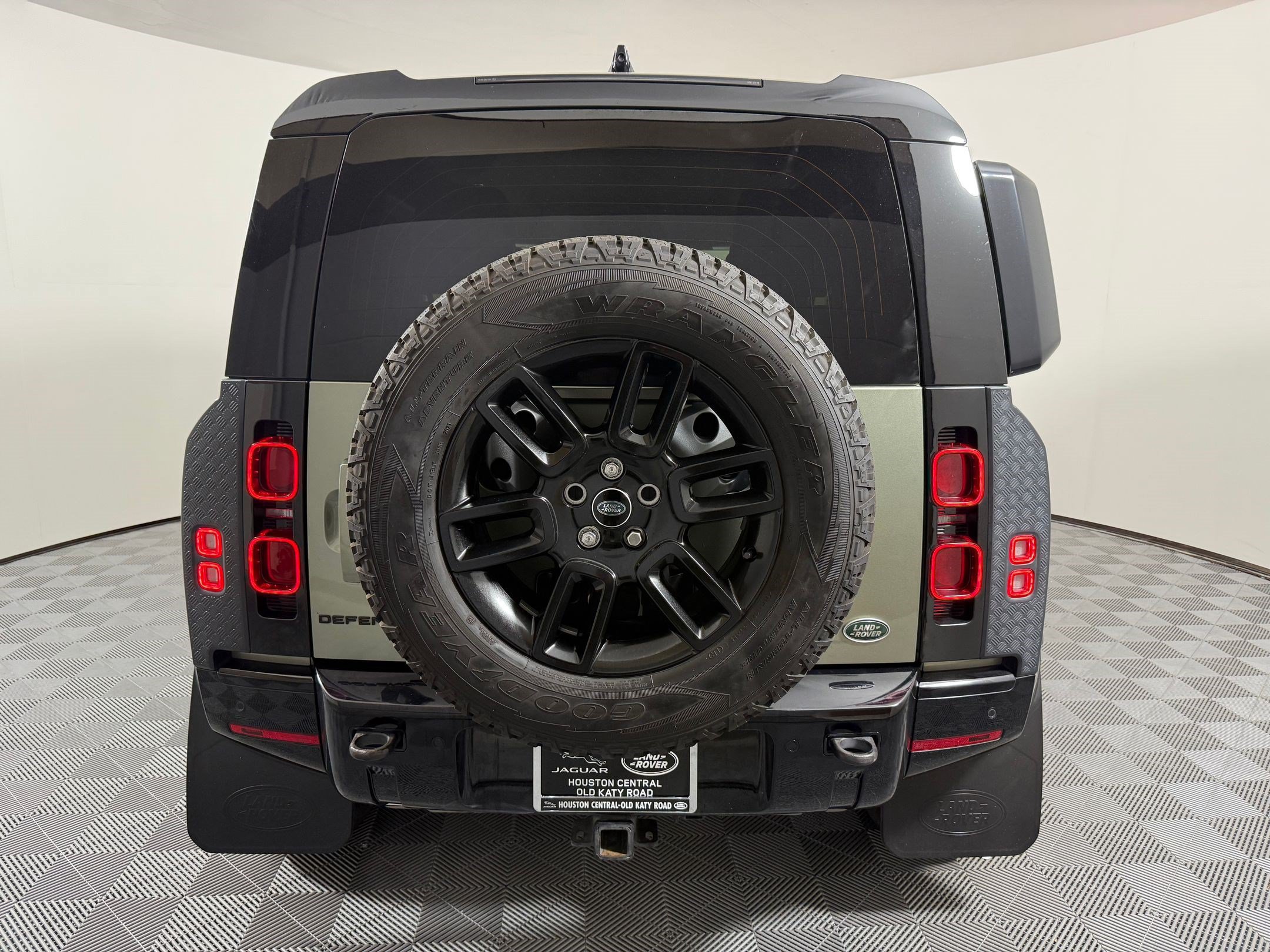 Used 2022 Land Rover Defender 90 X-Dynamic S AWD/4WD image 10