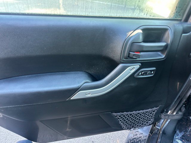 Used 2016 Jeep Wrangler Unlimited Sahara w/ Connectivity Group AWD/4WD image 26
