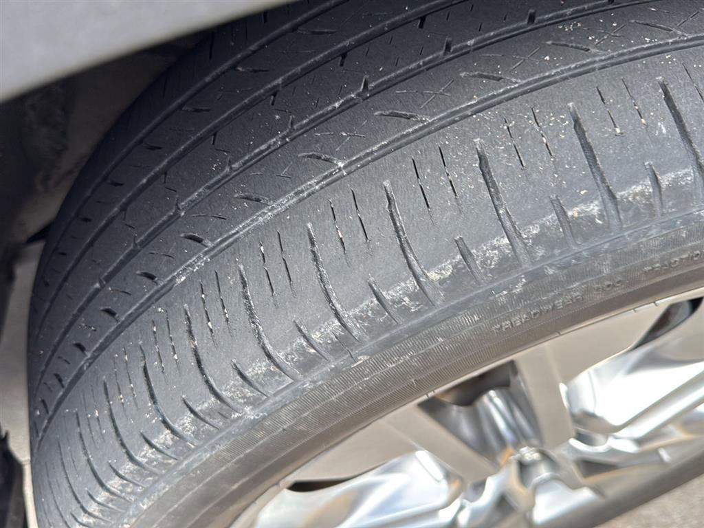 Used 2021 Toyota RAV4 XLE Premium image 18