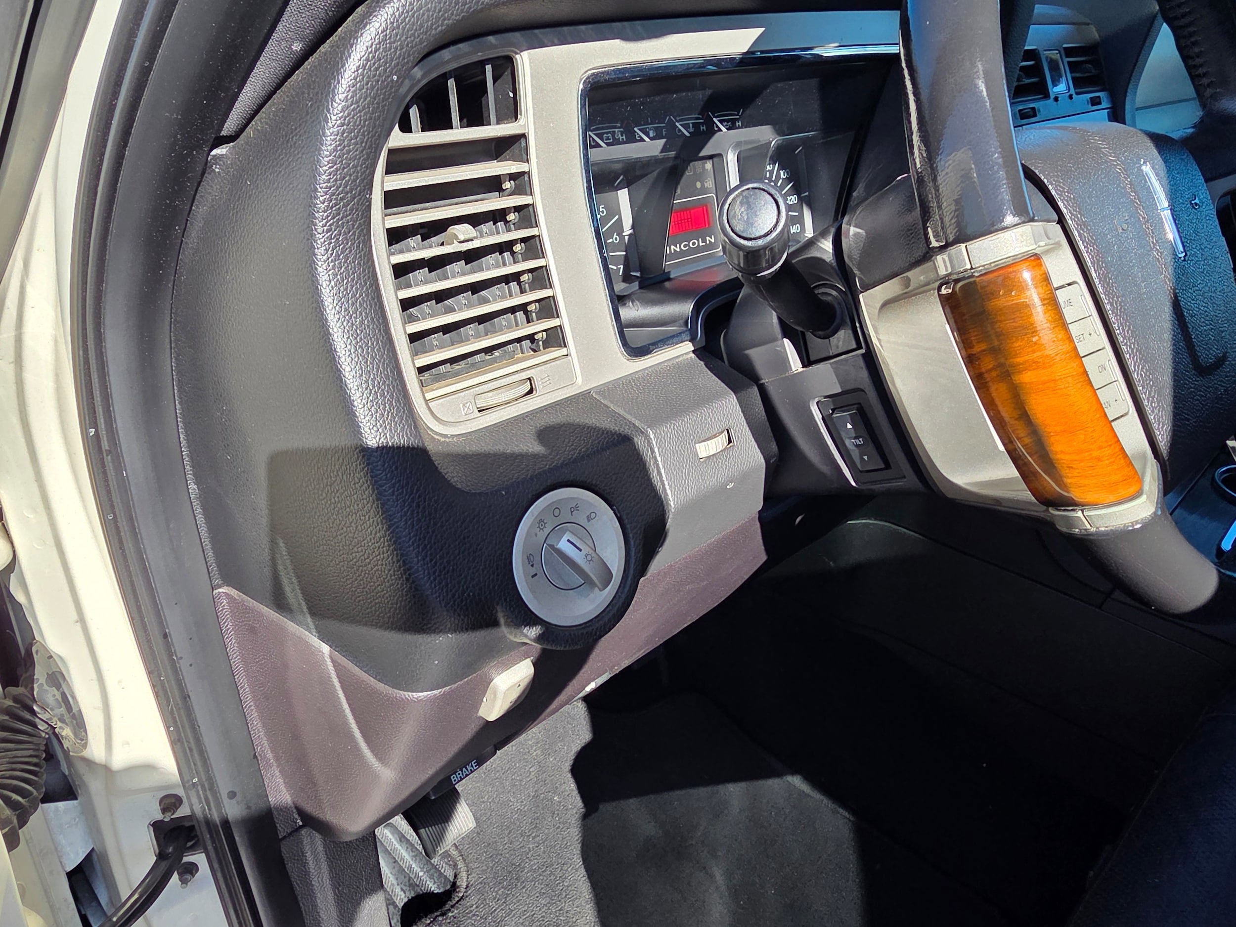 Used 2007 Lincoln Navigator 2WD image 16