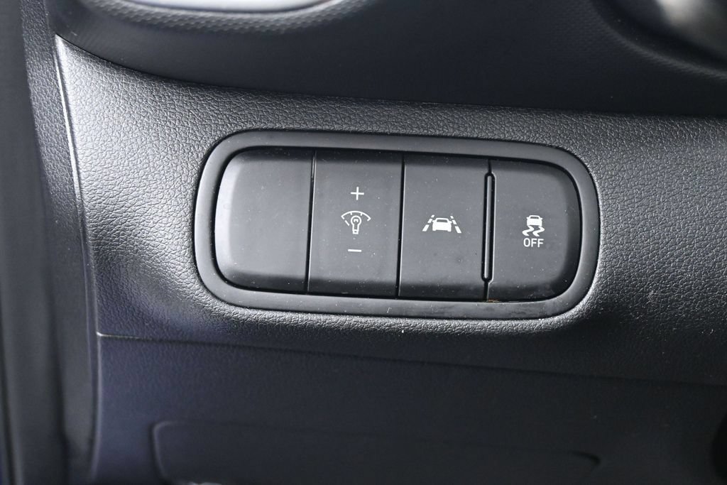 Used 2022 Hyundai Venue SEL FWD image 15