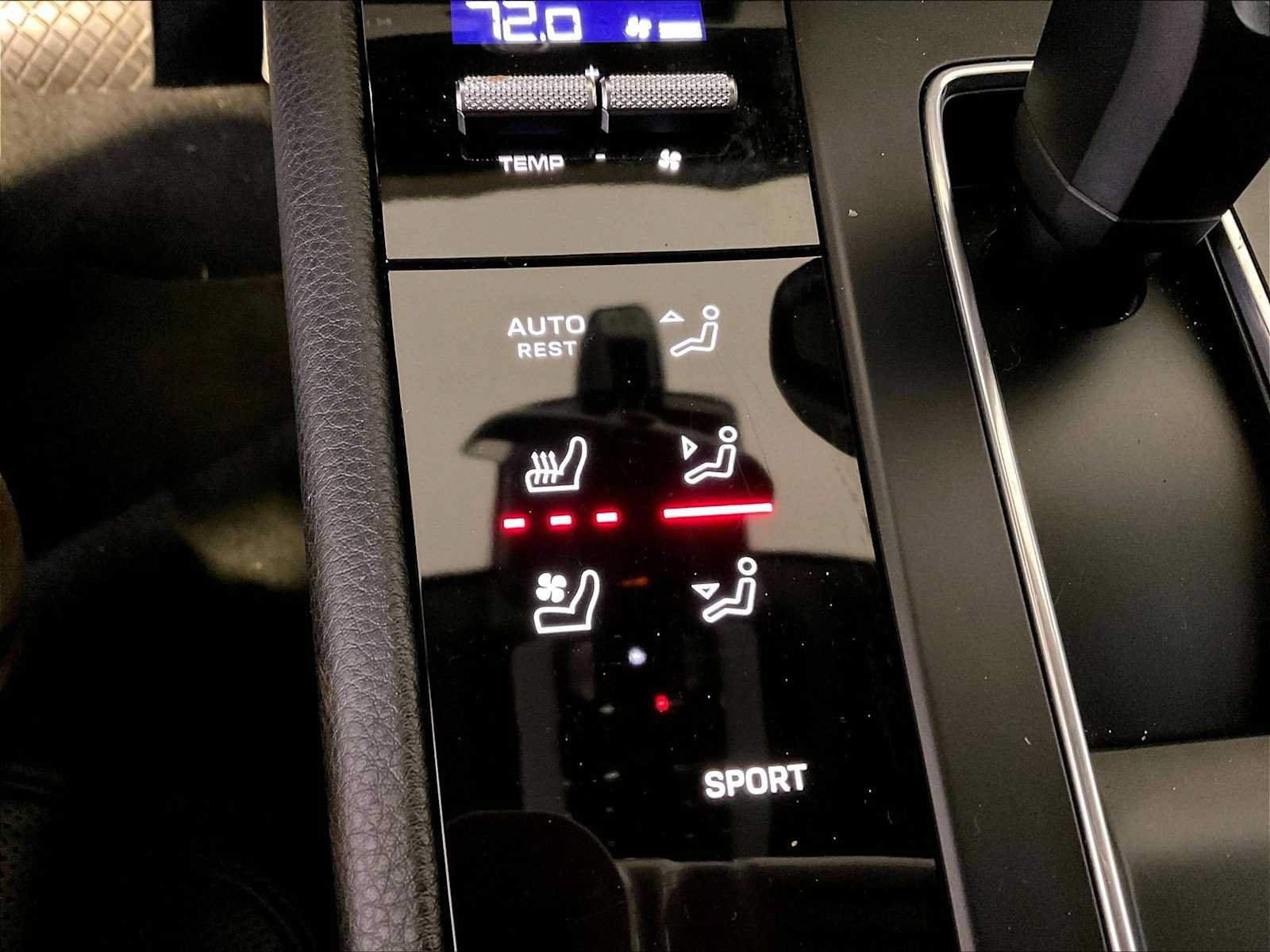 Certified 2024 Porsche Macan AWD/4WD image 37