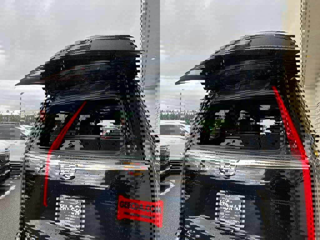 Used 2022 Cadillac Escalade Premium Luxury Platinum w/ Heavy-Duty Trailer Package image 15