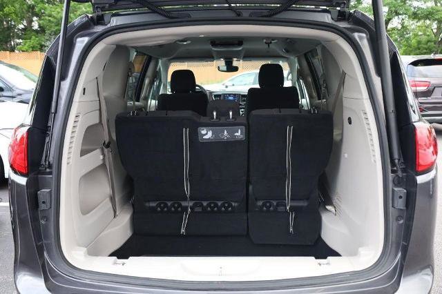 Used 2019 Chrysler Pacifica Touring Plus w/ Tire & Wheel Group FWD image 7