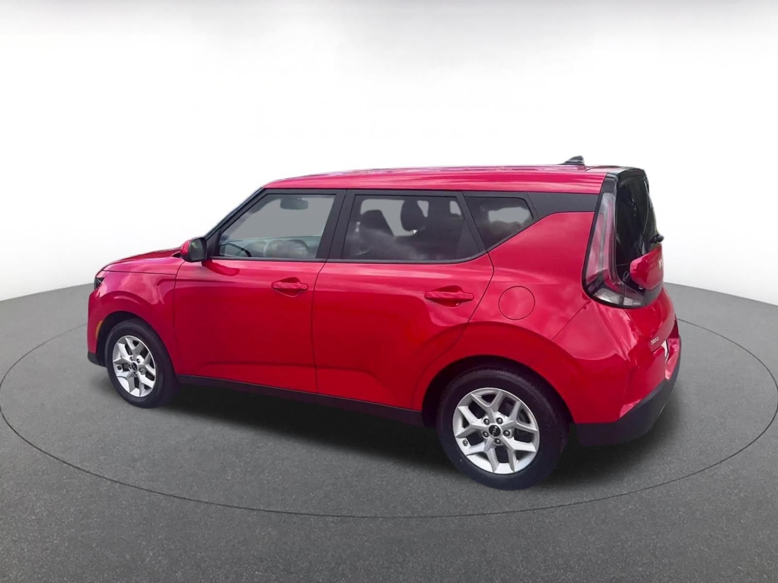 Used 2025 Kia Soul LX w/ LX Technology Package FWD image 9