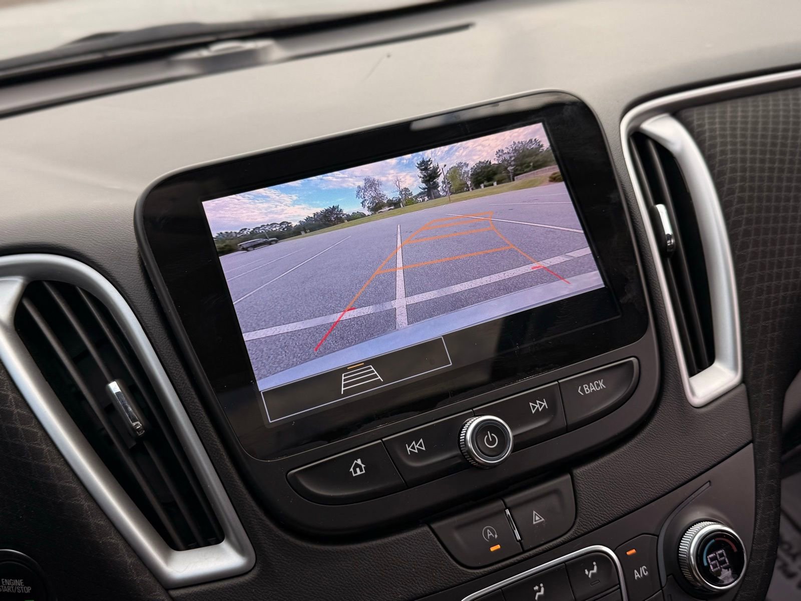 Used 2024 Chevrolet Malibu LT image 36