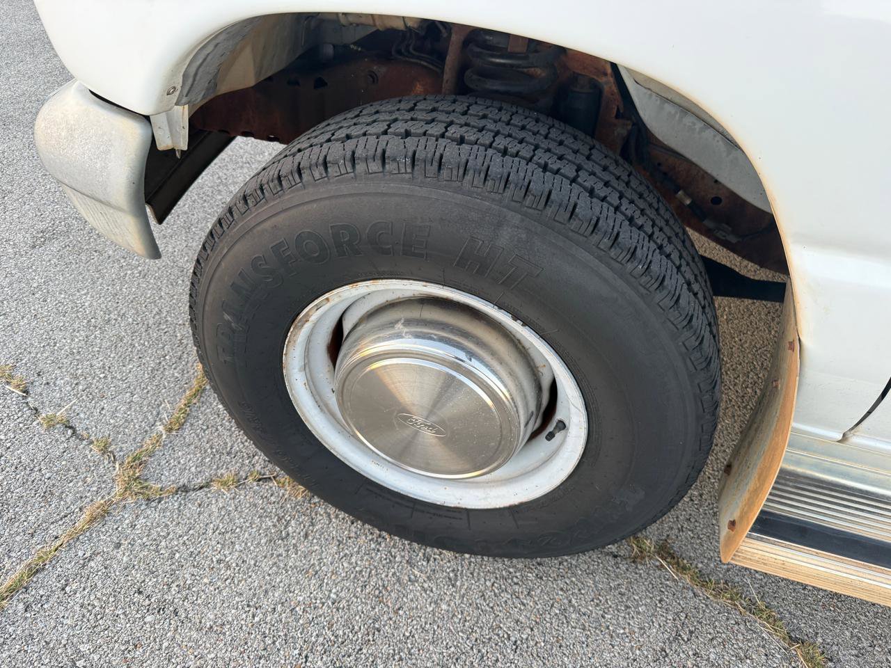 Used 1998 Ford E-350 and Econoline 350 Club Wagon image 9