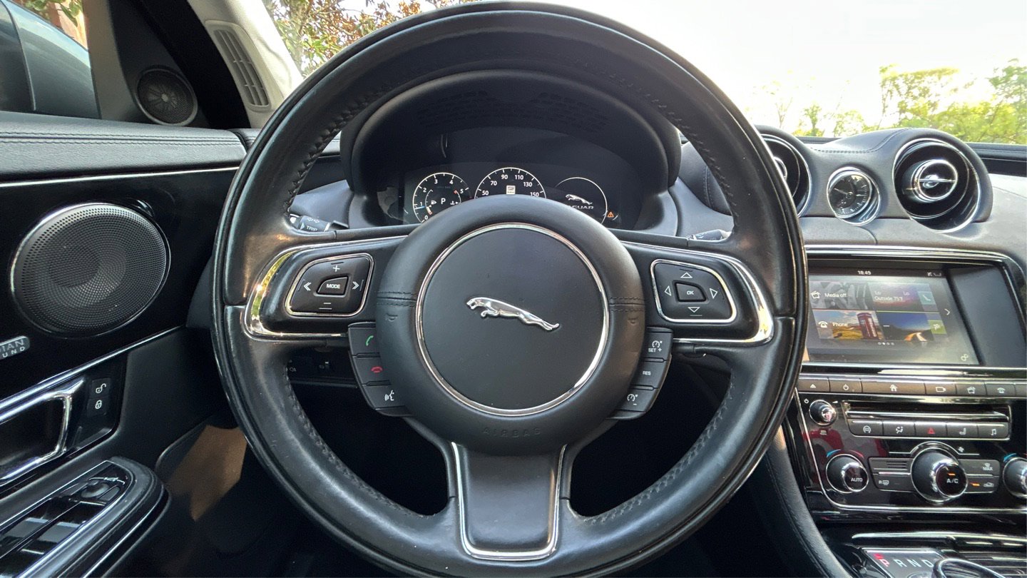 Used 2016 Jaguar XJ R-Sport image 27