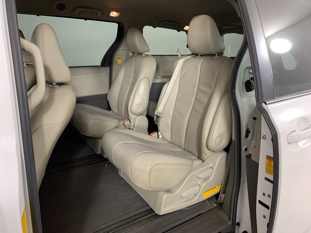 Used 2014 Toyota Sienna XLE image 33