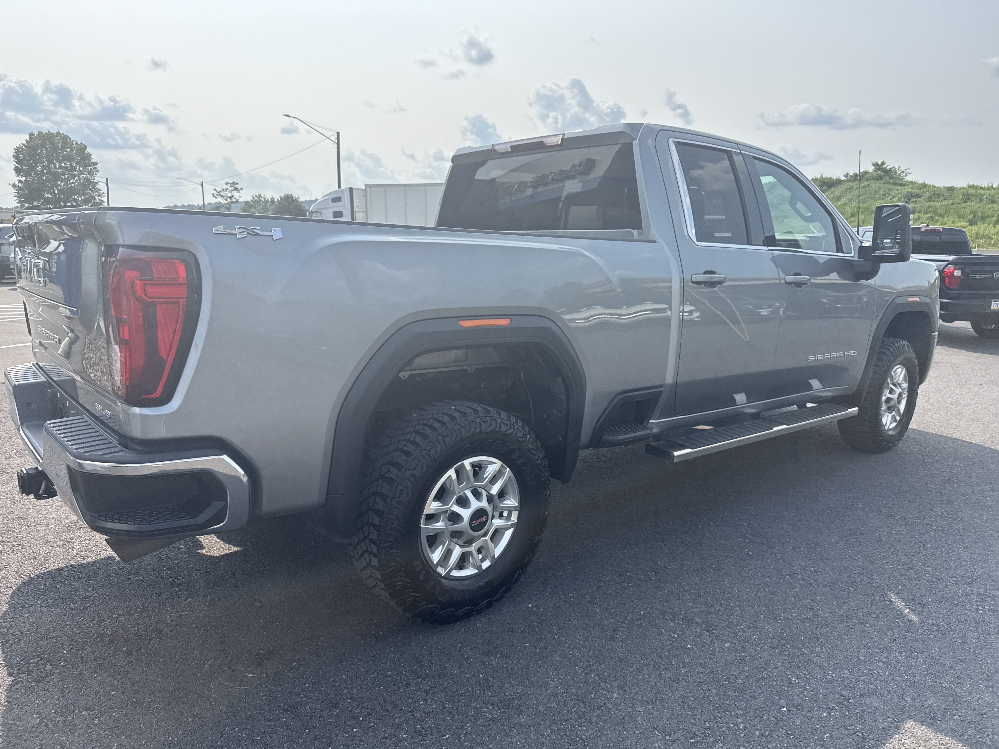 Used 2024 GMC Sierra 2500 SLE w/ SLE Convenience Package AWD/4WD image 3