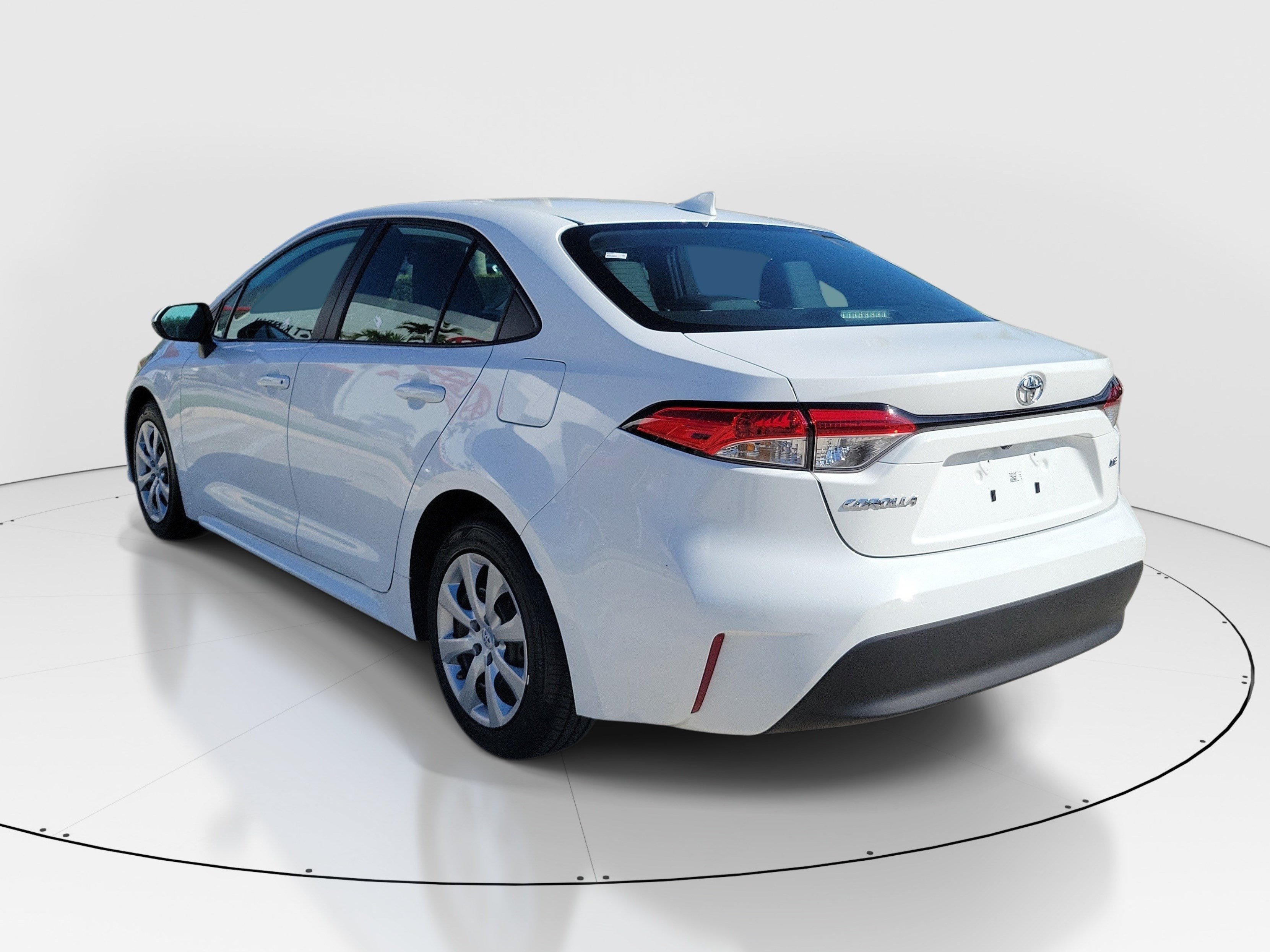 Used 2024 Toyota Corolla LE FWD image 5