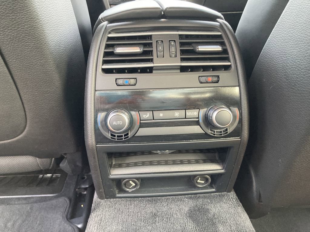 Used 2011 BMW 750Li xDrive image 16