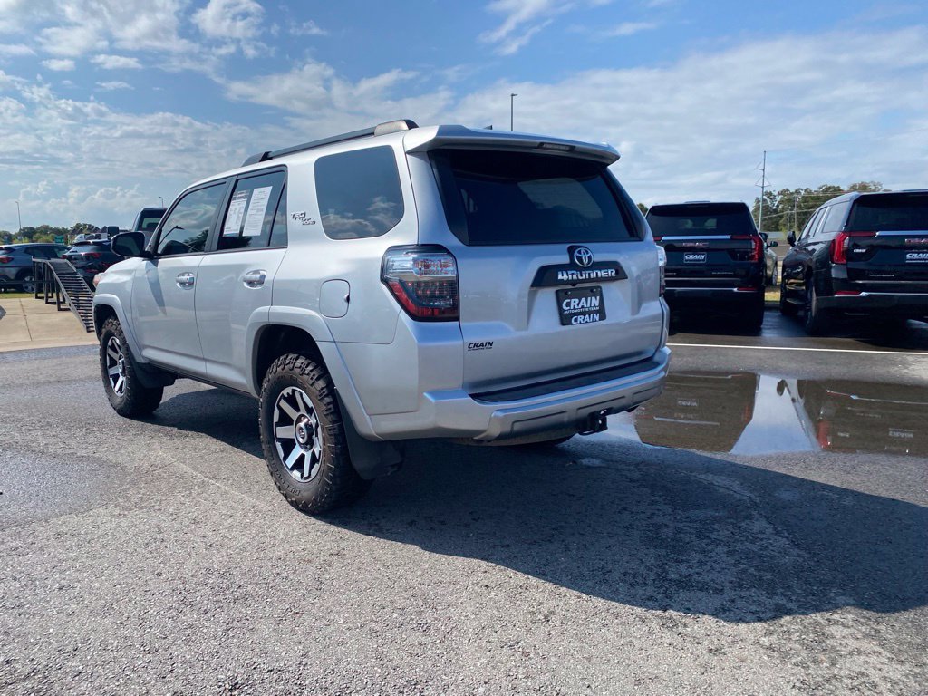 Used 2019 Toyota 4Runner TRD Off-Road AWD/4WD image 11