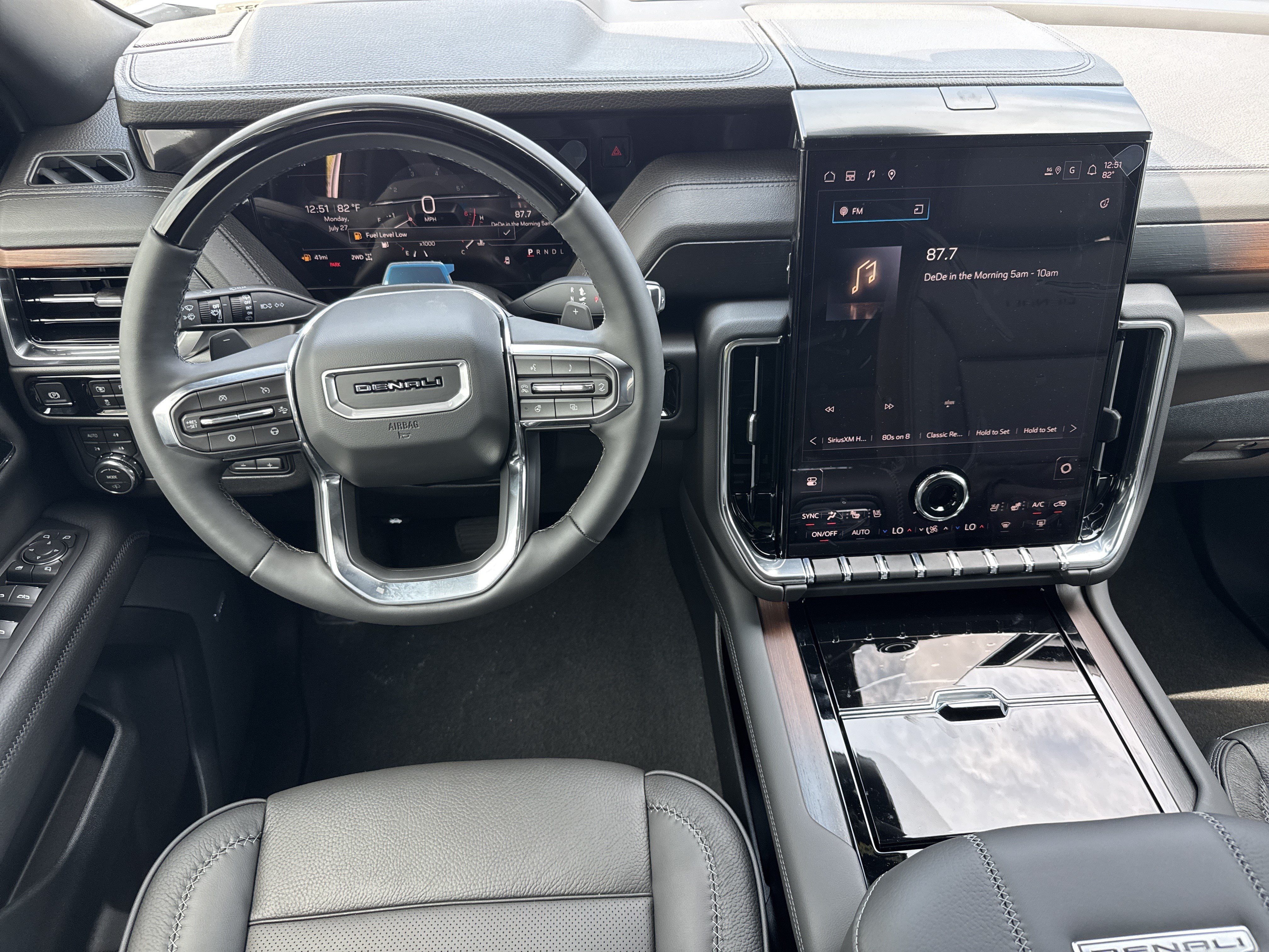 New 2026 GMC Yukon XL Denali w/ Denali Reserve Package AWD/4WD image 18