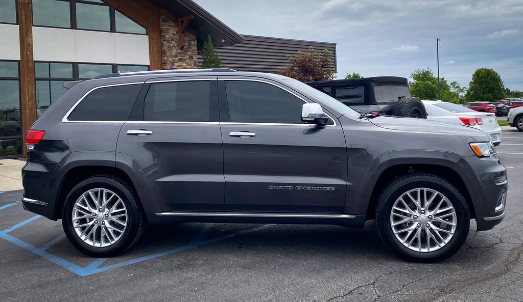 Used 2018 Jeep Grand Cherokee Summit AWD/4WD image 31