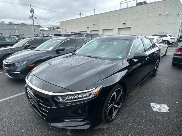 Used 2018 Honda Accord Sport image 2