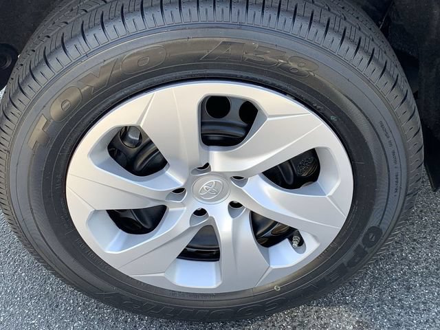 Certified 2025 Toyota RAV4 LE FWD image 33