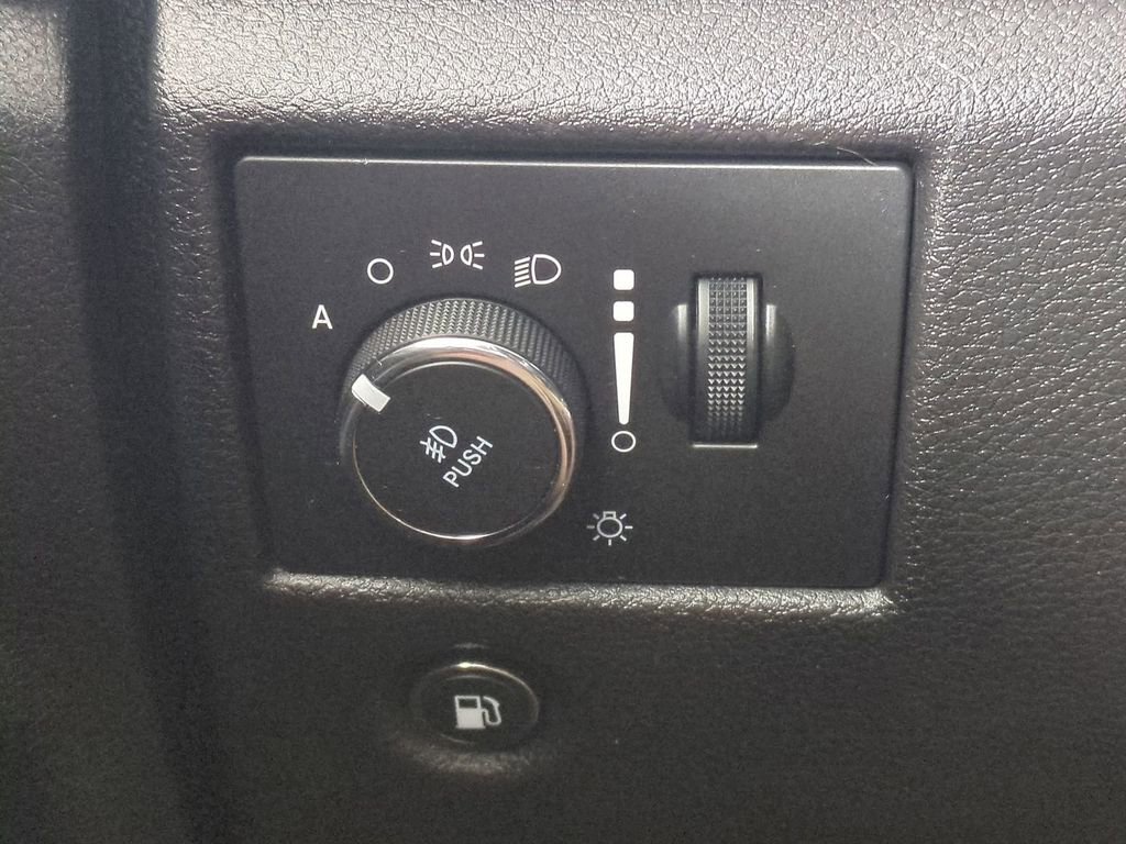 Used 2020 Jeep Grand Cherokee Laredo image 27