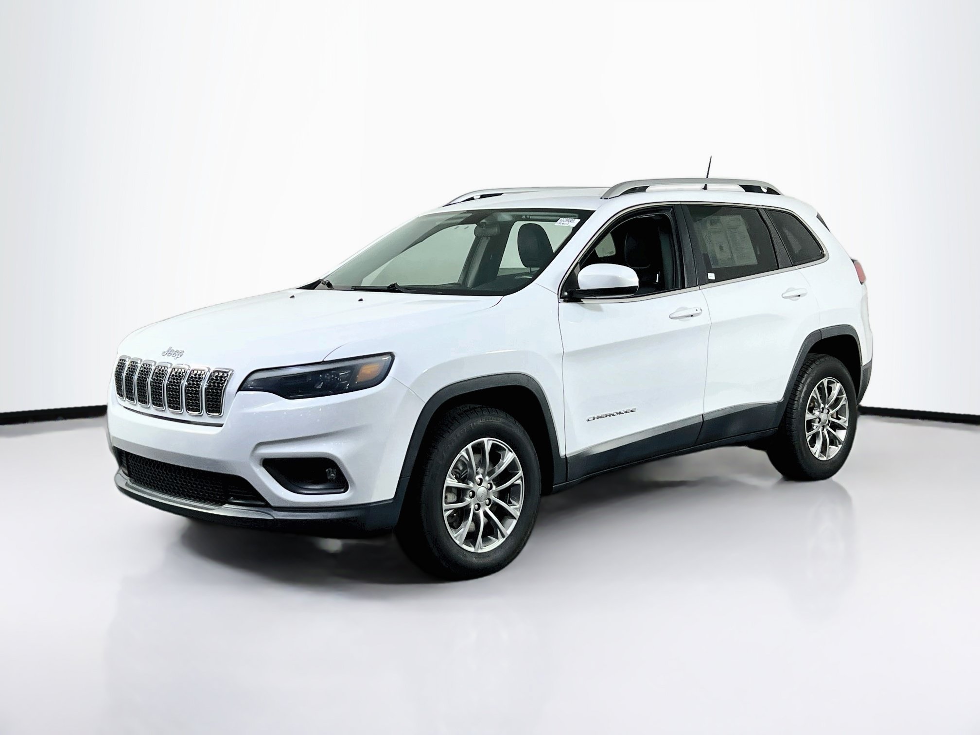 Used 2019 Jeep Cherokee Latitude Plus w/ Cold Weather Group AWD/4WD image 1