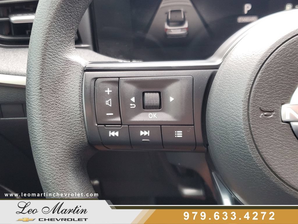Used 2025 Nissan Kicks SV FWD image 18