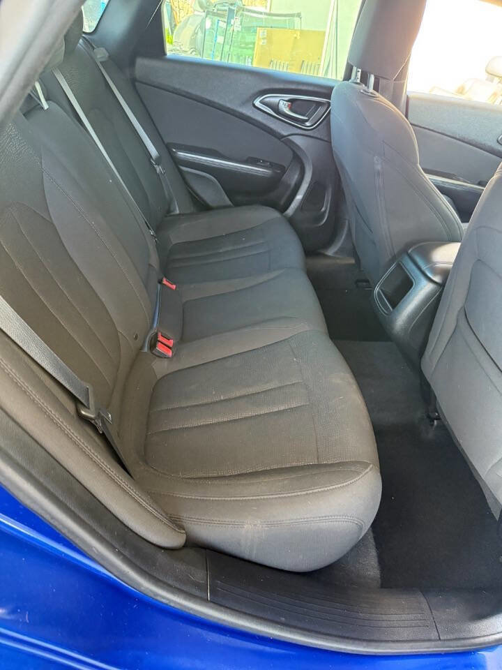 Used 2015 Chrysler 200 Limited image 10