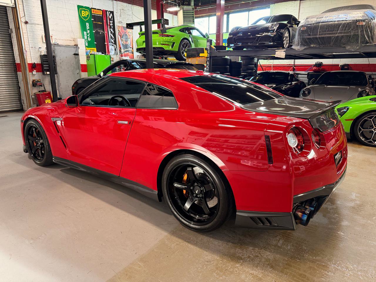 Used 2018 Nissan GT-R Premium AWD/4WD image 9