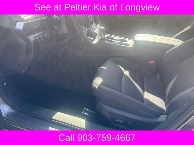 Used 2025 Nissan Altima 2.5 SV FWD image 14