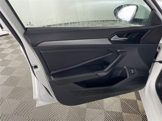 Used 2024 Volkswagen Jetta SE image 17