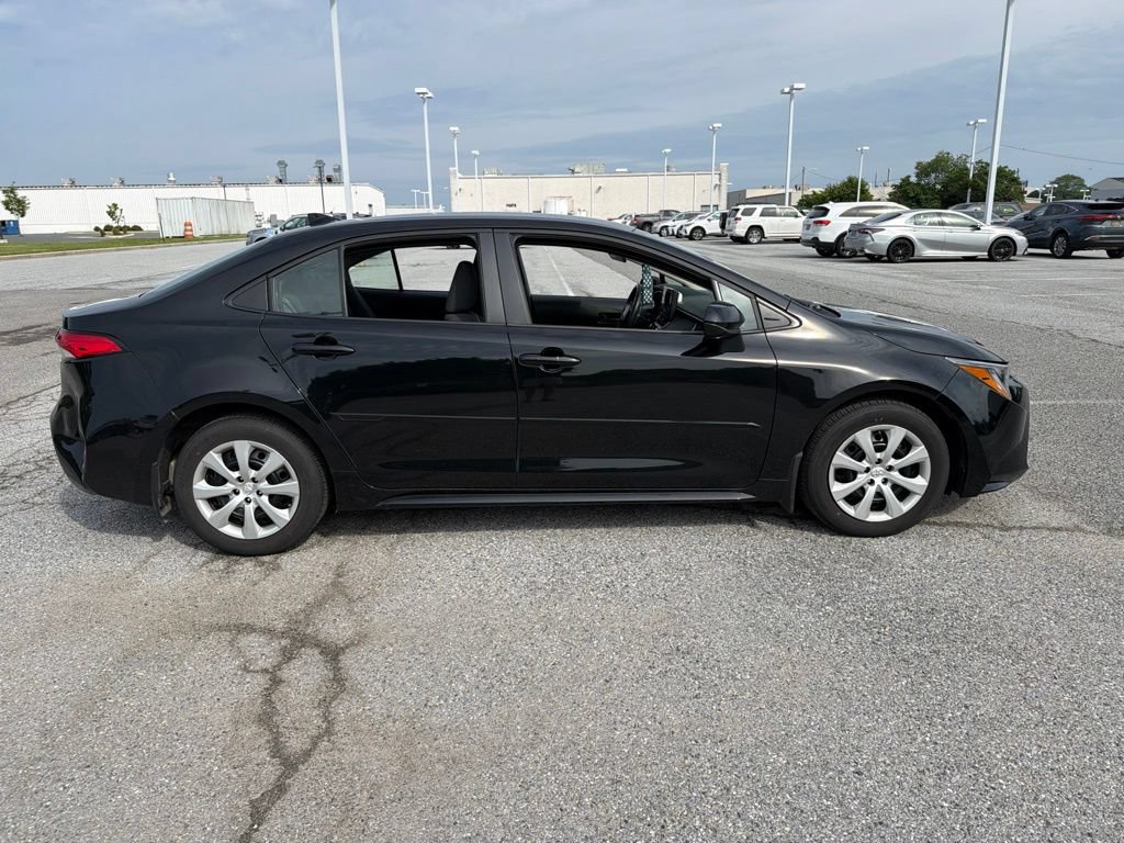 Used 2025 Toyota Corolla LE FWD image 6