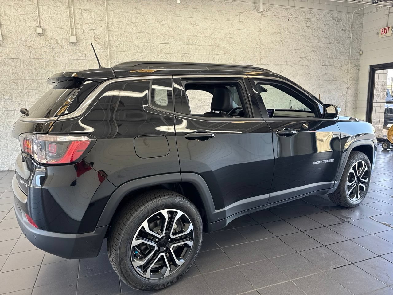 Used 2024 Jeep Compass Limited AWD/4WD image 8