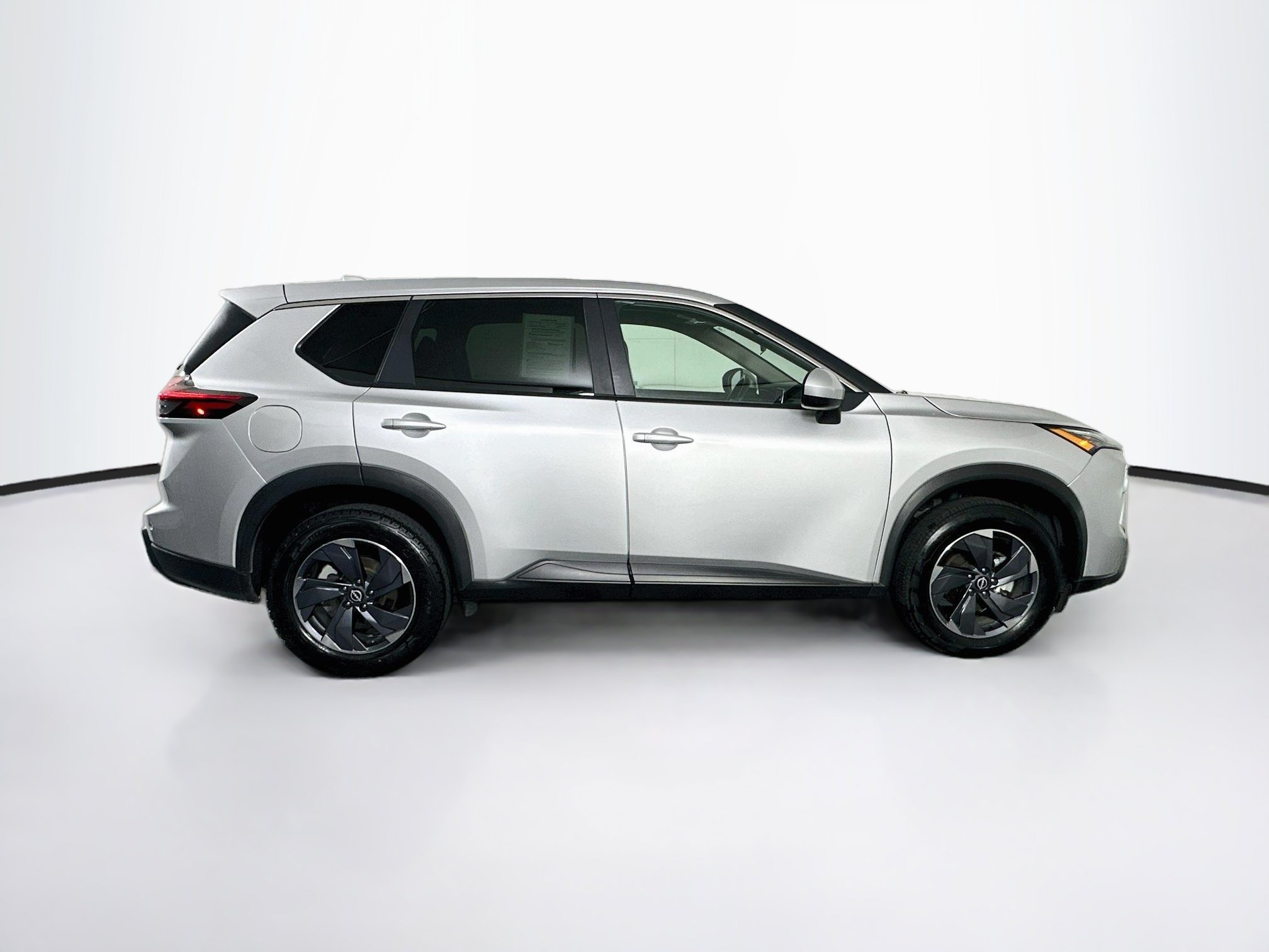 Used 2025 Nissan Rogue SV FWD image 10