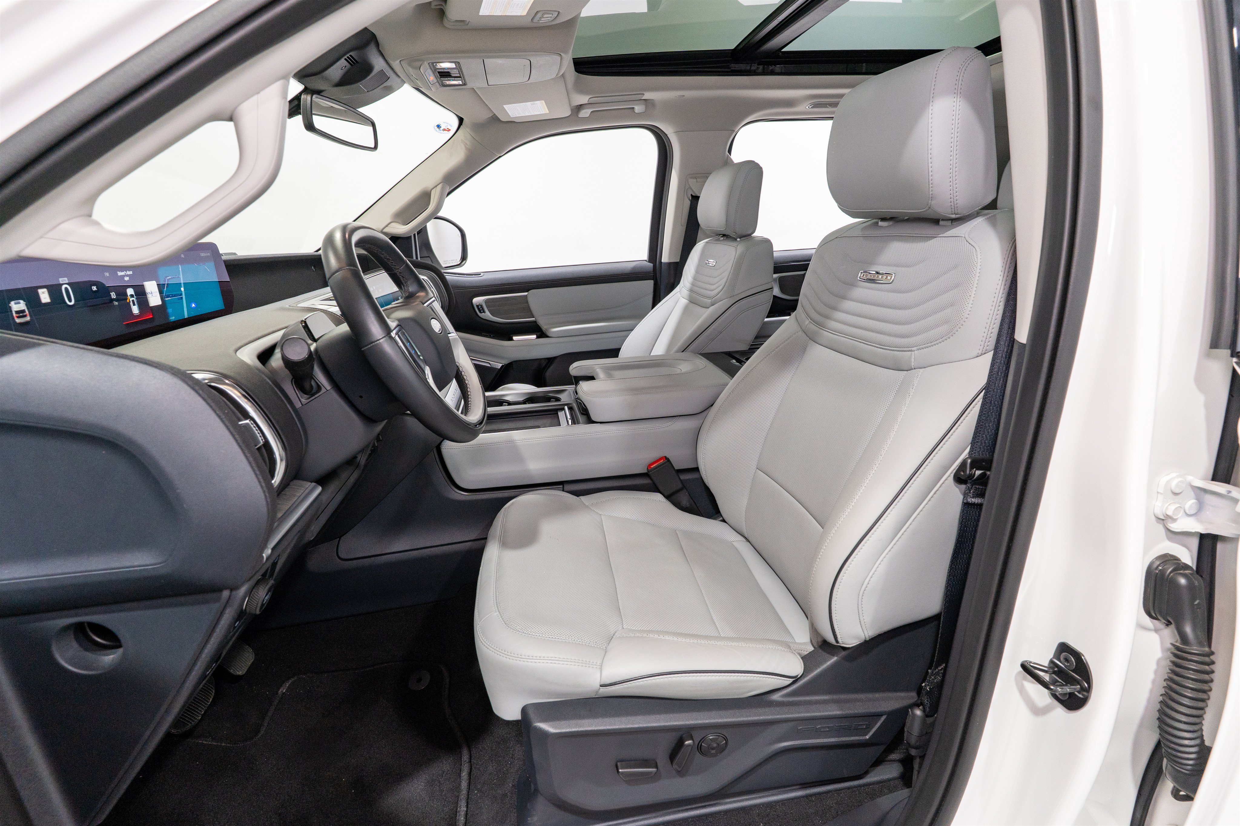 Used 2025 Ford Expedition Max Platinum w/ Platinum Ultimate Package AWD/4WD image 17