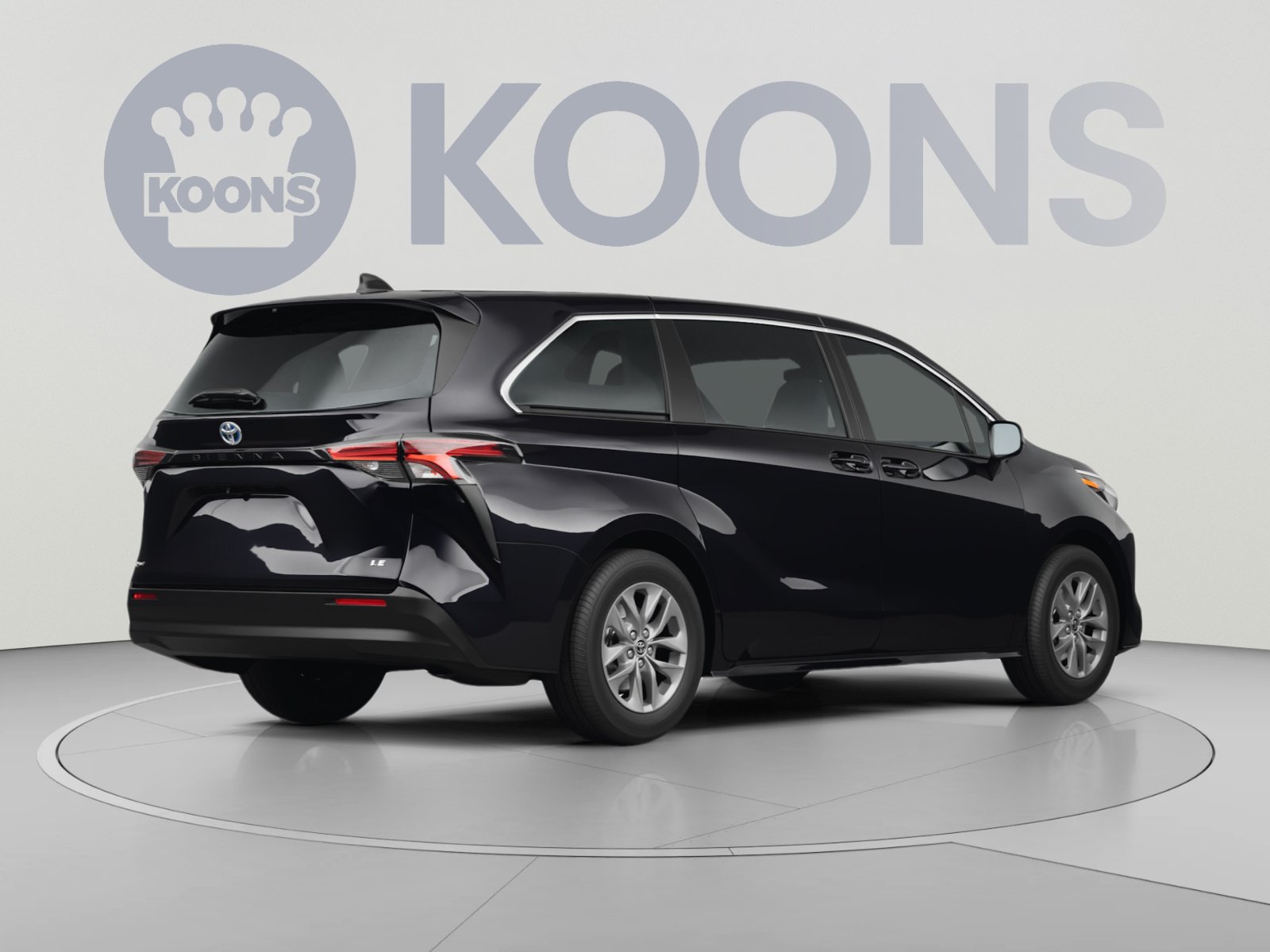 Used 2025 Toyota Sienna LE FWD image 4