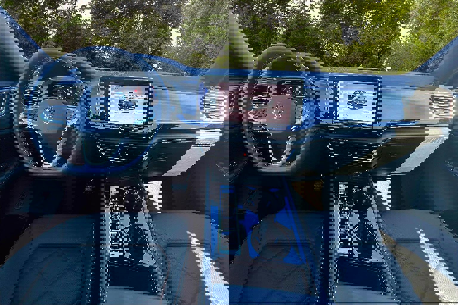 Used 2024 Volkswagen Atlas Cross Sport SE w/ Panoramic Sunroof Package image 7