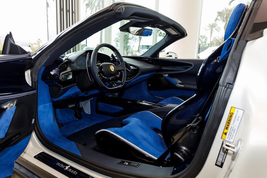 Used 2022 Ferrari SF90 Spider image 32