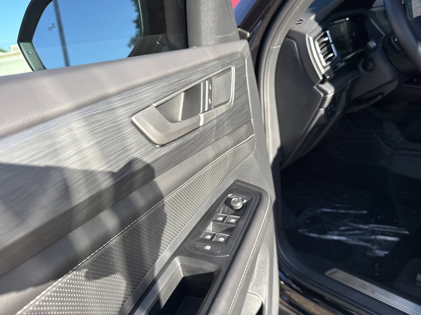 New 2026 Volkswagen Atlas Cross Sport SE image 12