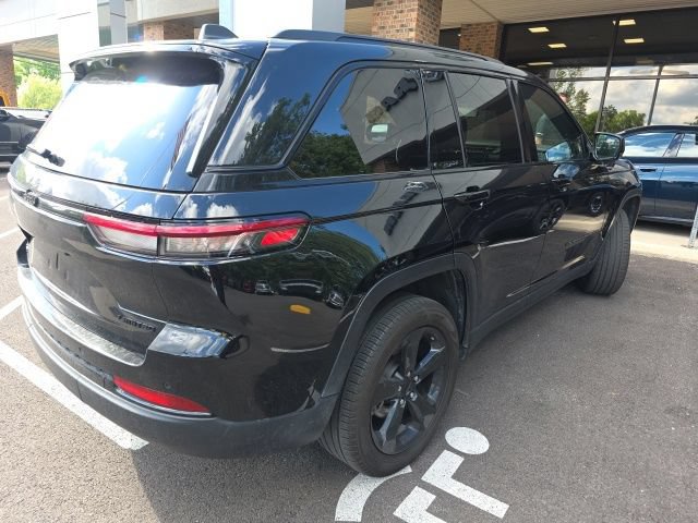Used 2025 Jeep Grand Cherokee Limited w/ Luxury Tech Group II AWD/4WD image 5