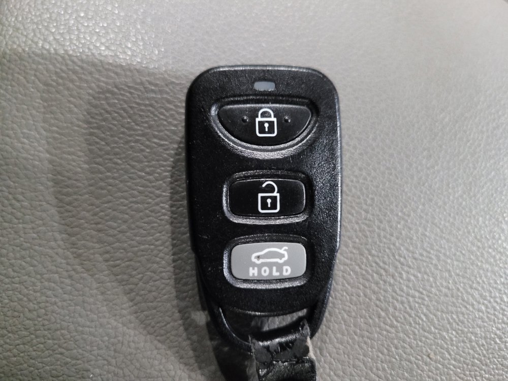 Used 2020 Hyundai Elantra SEL FWD image 32