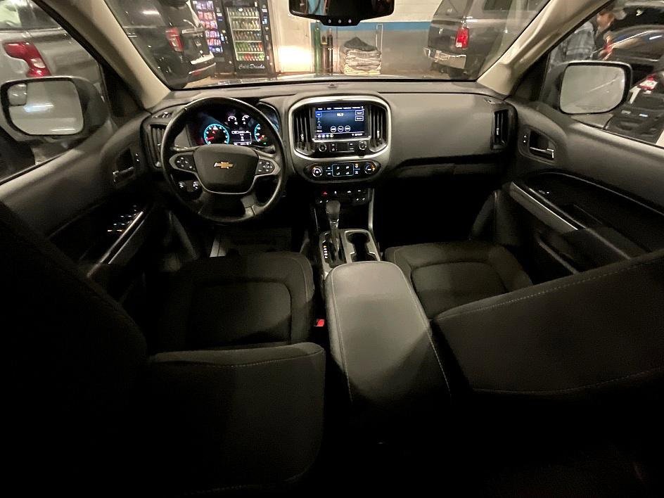 Used 2022 Chevrolet Colorado LT w/ LT Convenience Package image 3