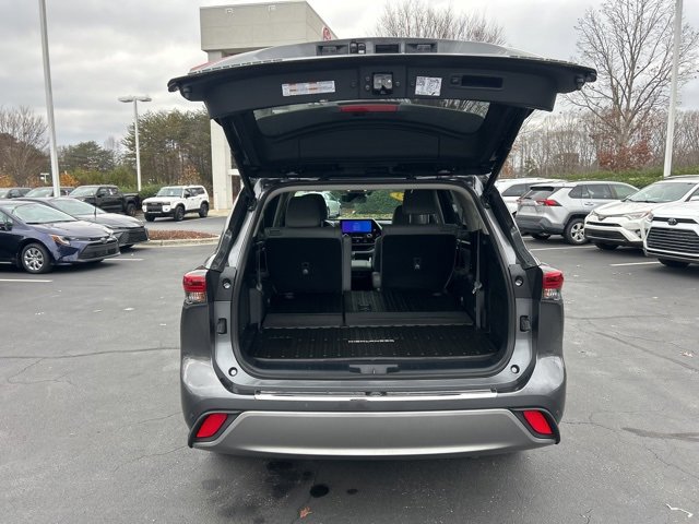 Used 2023 Toyota Highlander Platinum image 7
