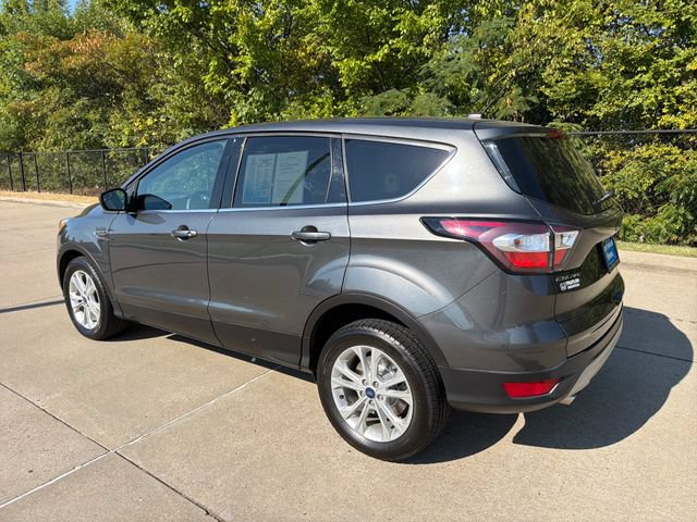 Used 2017 Ford Escape SE FWD image 3